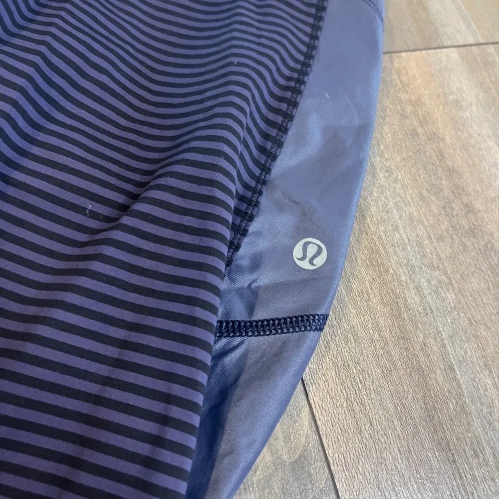 Lululemon Striped Crop Leggings Women's Size 6 Purple Athletic Pants Bin H-44‎
